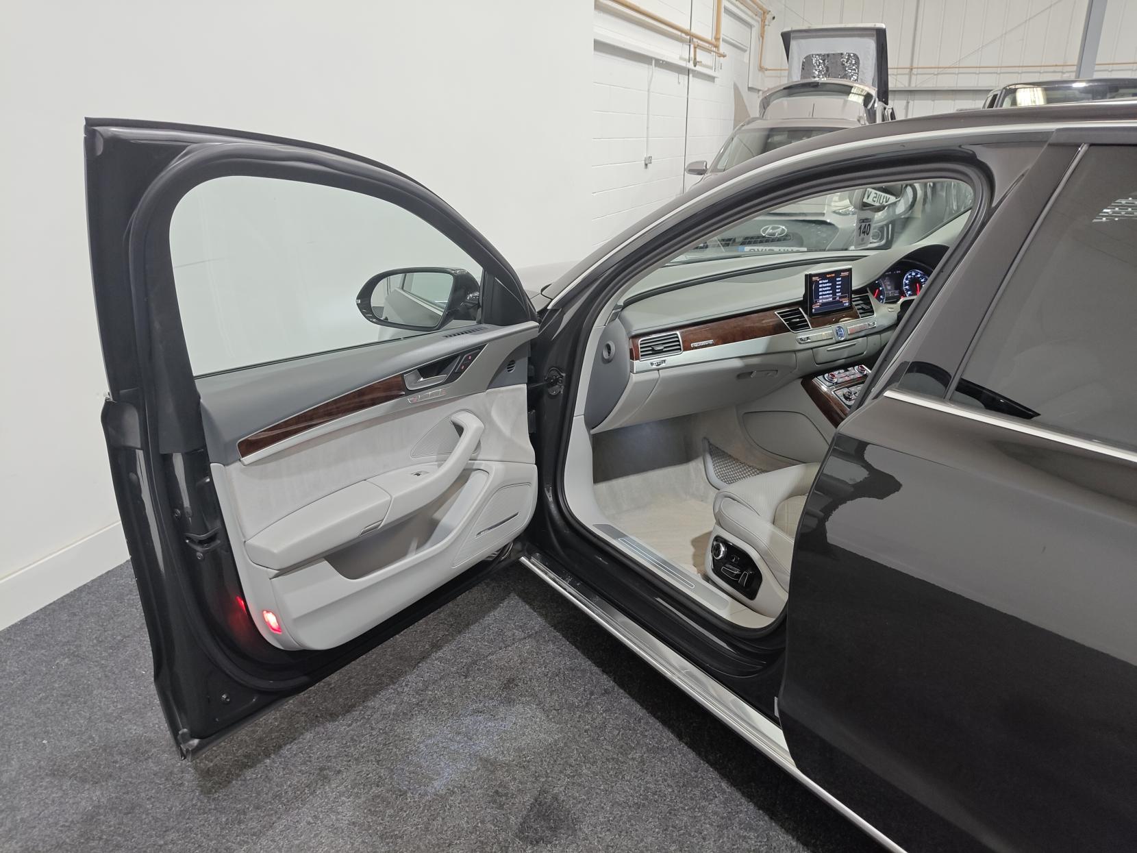Audi A8 3.0 TDI V6 Executive SE Saloon 4dr Diesel Tiptronic quattro Euro 5 (s/s) (250 ps)