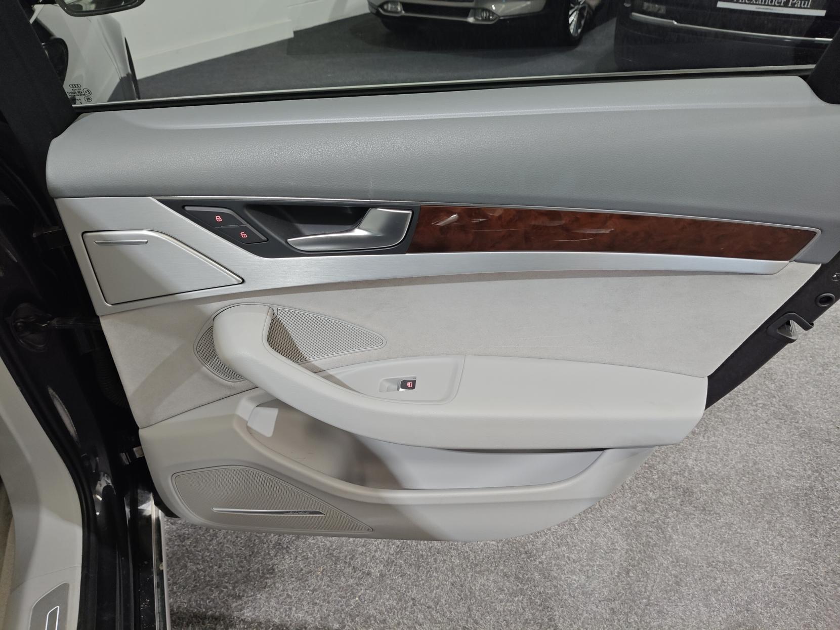 Audi A8 3.0 TDI V6 Executive SE Saloon 4dr Diesel Tiptronic quattro Euro 5 (s/s) (250 ps)