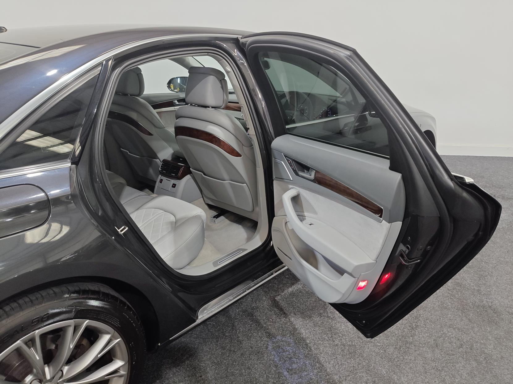 Audi A8 3.0 TDI V6 Executive SE Saloon 4dr Diesel Tiptronic quattro Euro 5 (s/s) (250 ps)