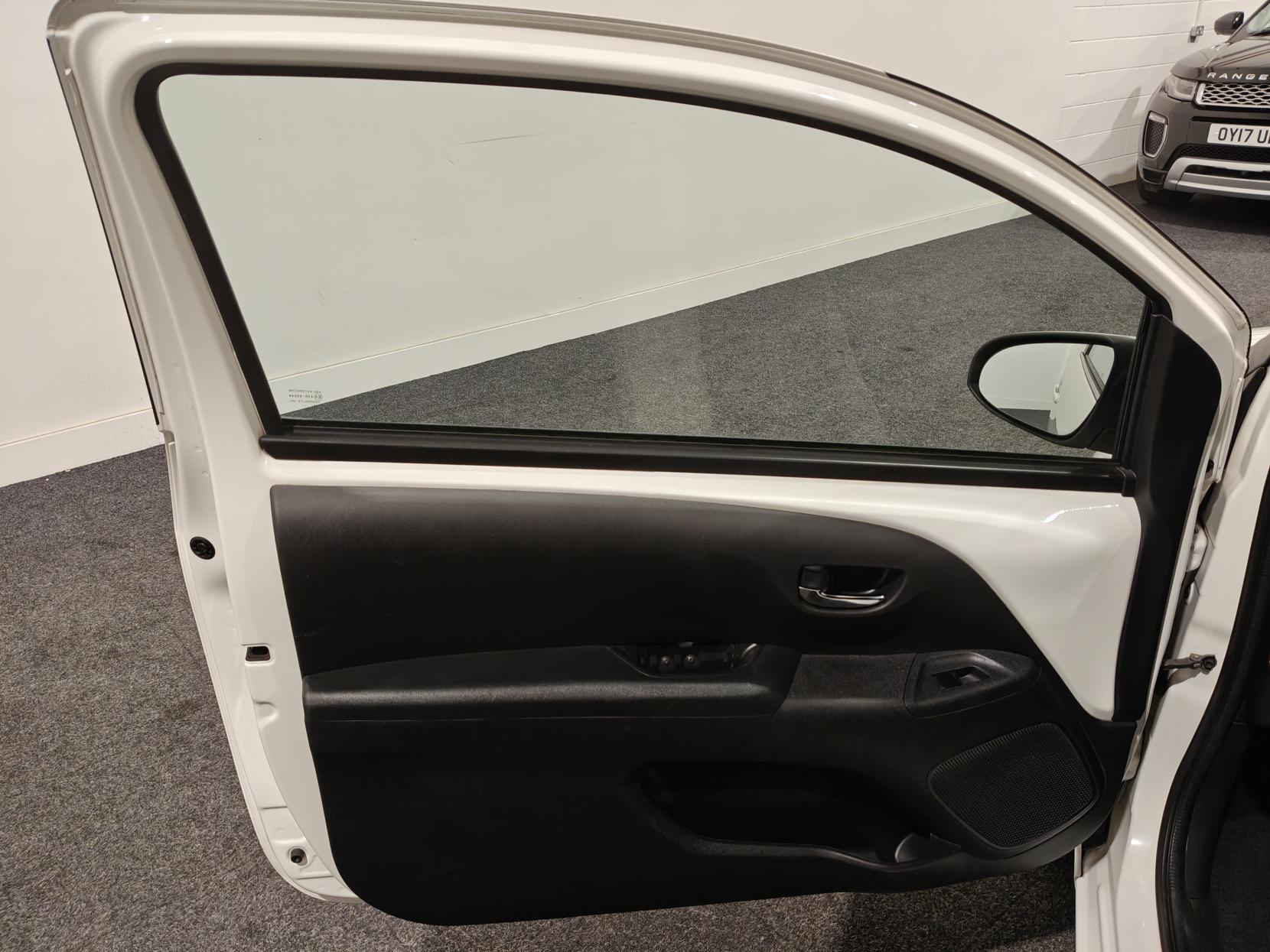 Citroen C1 1.0 VTi Flair Hatchback 3dr Petrol Manual Euro 5 (68 ps)
