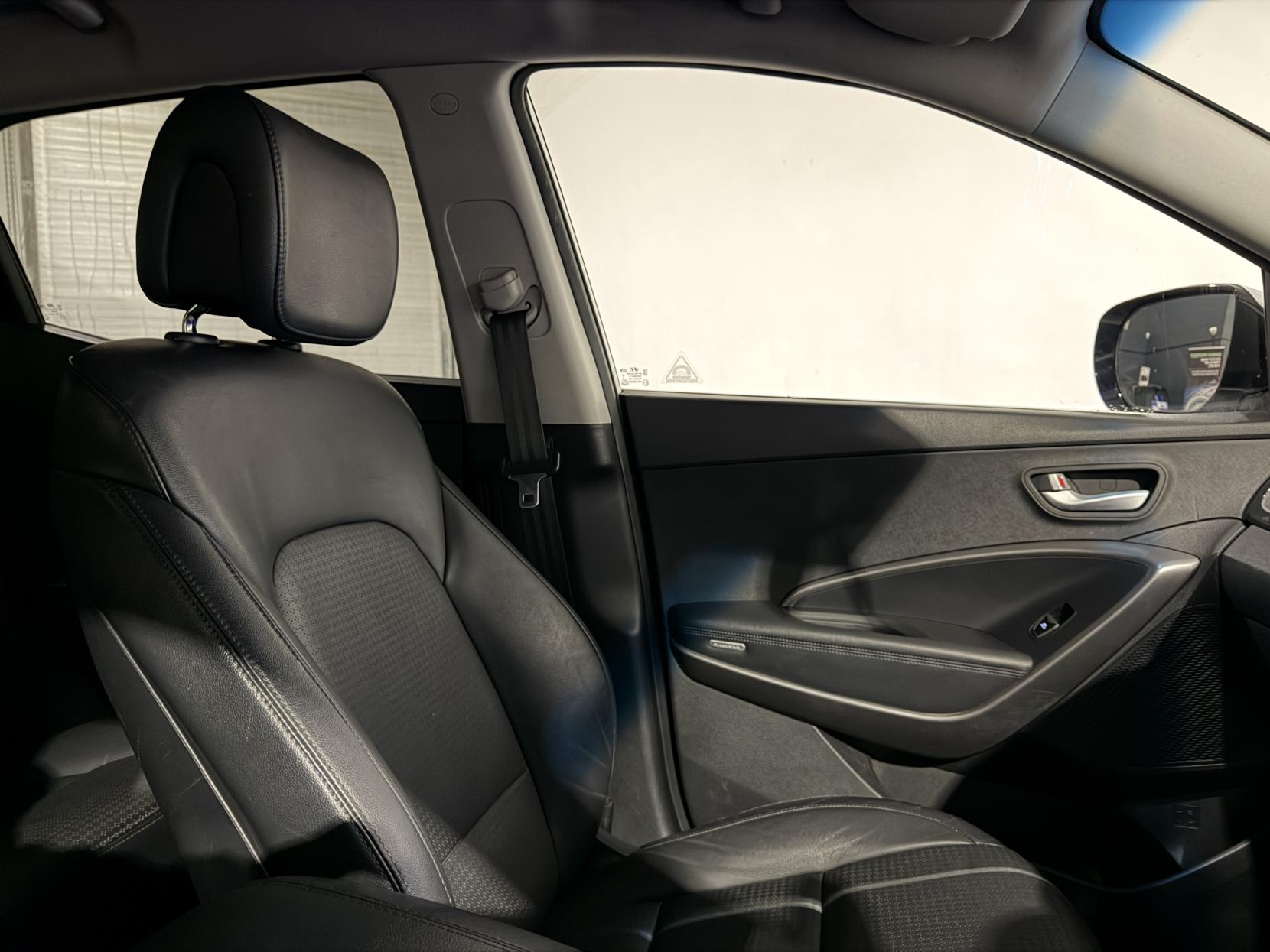 Hyundai Santa Fe 2.2 CRDi Premium SUV 5dr Diesel Auto 4WD Euro 5 (7 seat) (194 bhp)