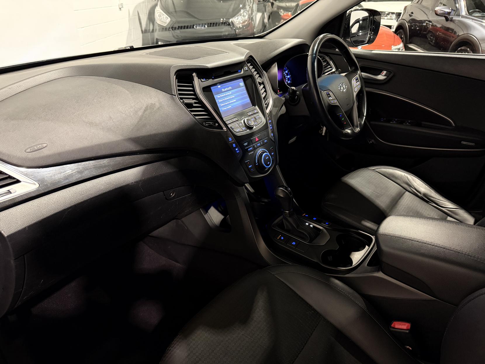 Hyundai Santa Fe 2.2 CRDi Premium SUV 5dr Diesel Auto 4WD Euro 5 (7 seat) (194 bhp)