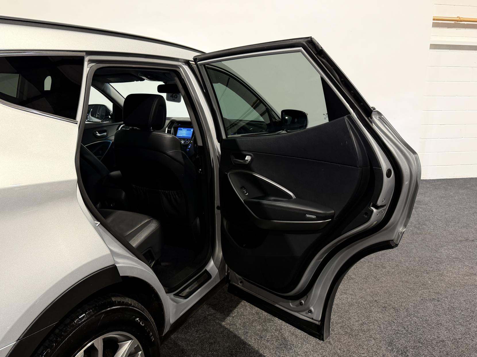 Hyundai Santa Fe 2.2 CRDi Premium SUV 5dr Diesel Auto 4WD Euro 5 (7 seat) (194 bhp)