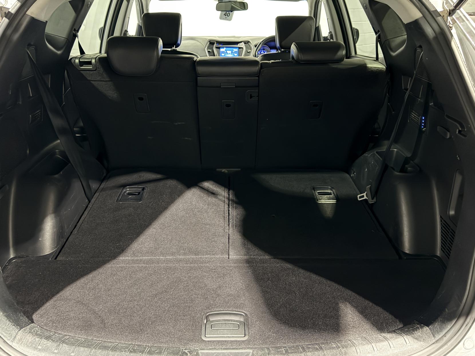 Hyundai Santa Fe 2.2 CRDi Premium SUV 5dr Diesel Auto 4WD Euro 5 (7 seat) (194 bhp)