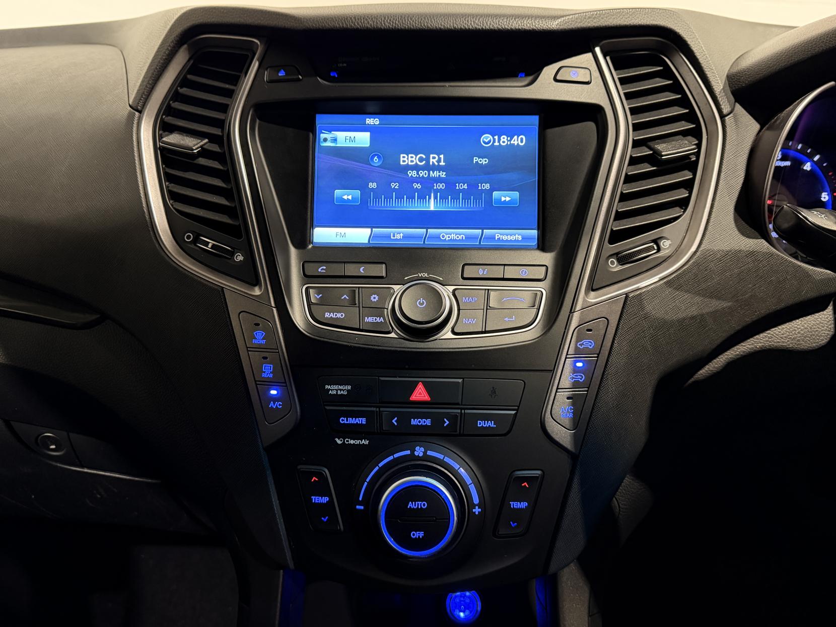 Hyundai Santa Fe 2.2 CRDi Premium SUV 5dr Diesel Auto 4WD Euro 5 (7 seat) (194 bhp)