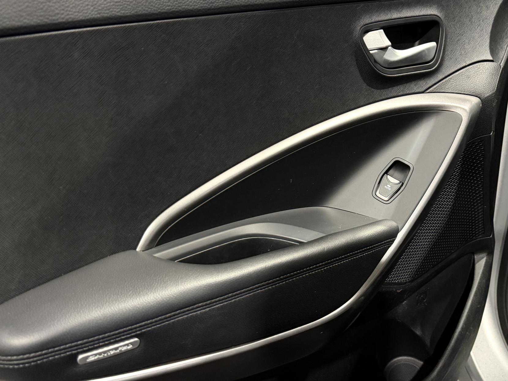 Hyundai Santa Fe 2.2 CRDi Premium SUV 5dr Diesel Auto 4WD Euro 5 (7 seat) (194 bhp)