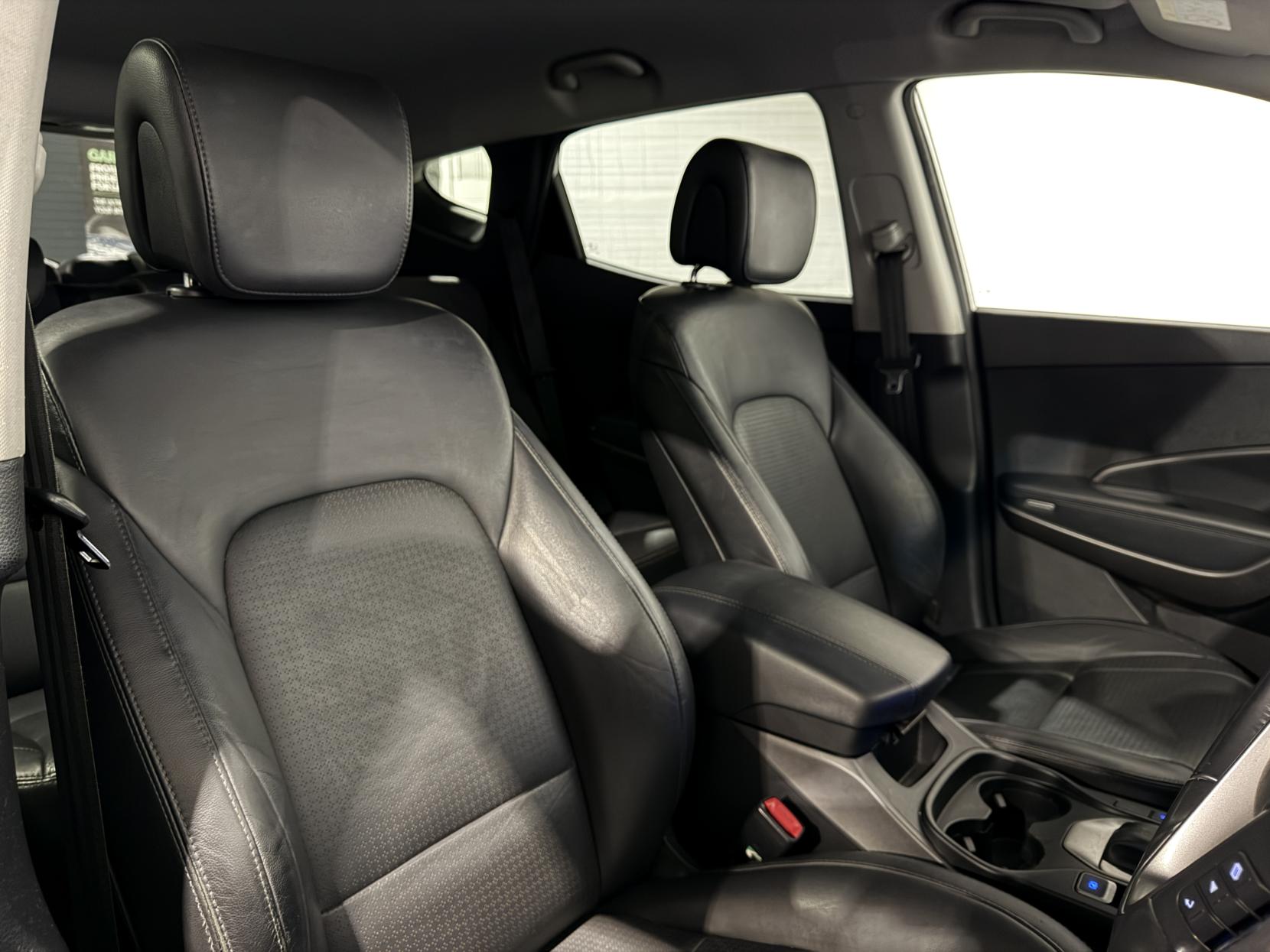 Hyundai Santa Fe 2.2 CRDi Premium SUV 5dr Diesel Auto 4WD Euro 5 (7 seat) (194 bhp)