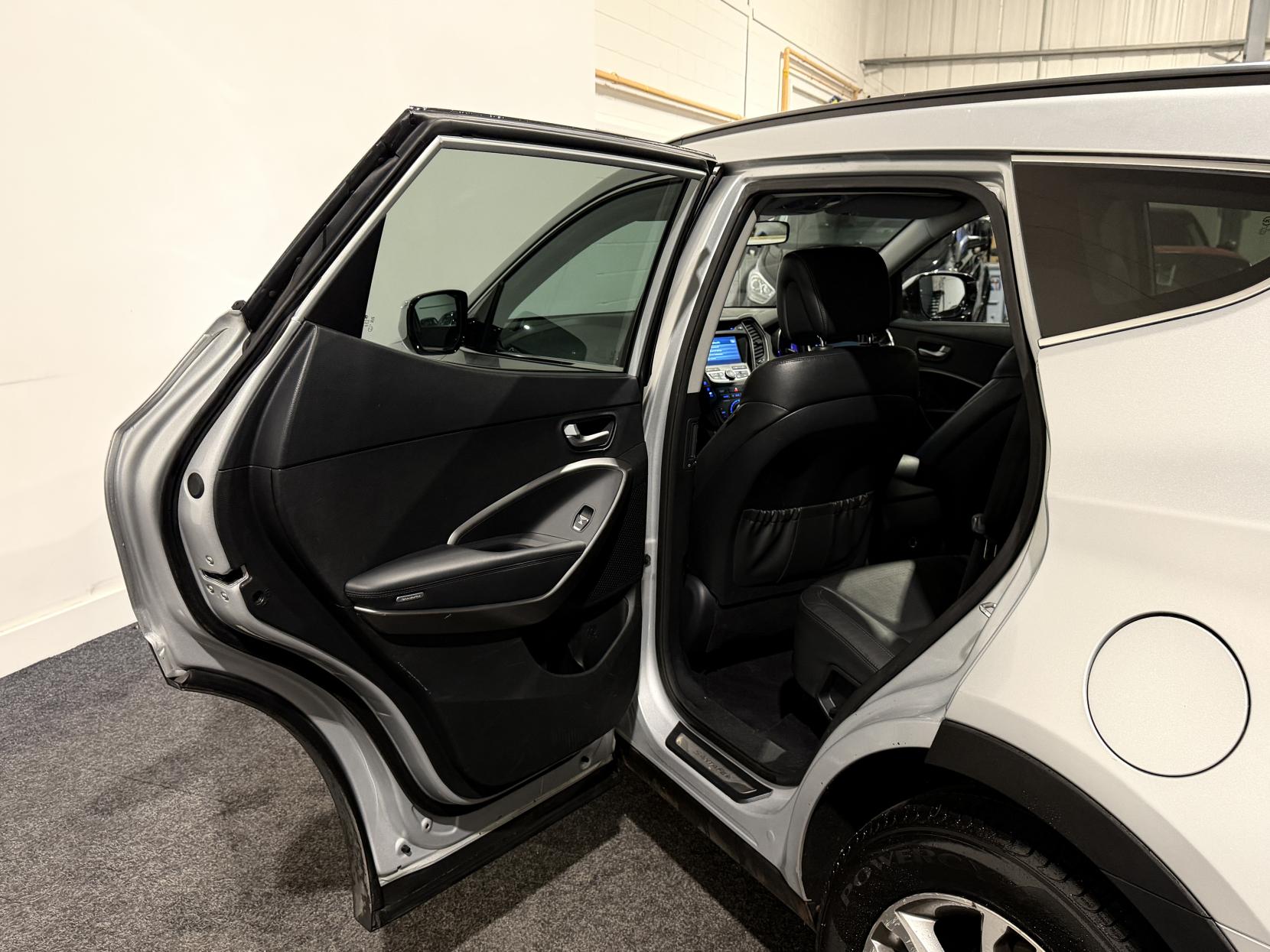 Hyundai Santa Fe 2.2 CRDi Premium SUV 5dr Diesel Auto 4WD Euro 5 (7 seat) (194 bhp)