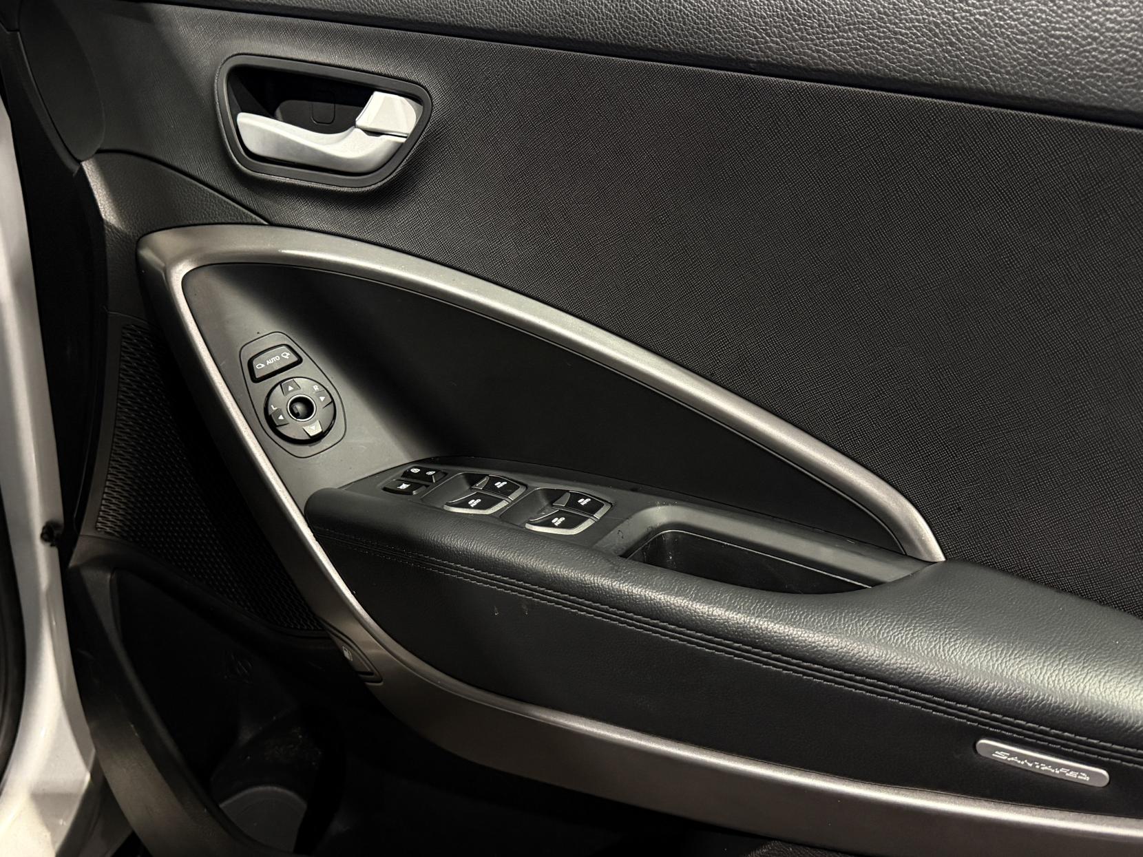 Hyundai Santa Fe 2.2 CRDi Premium SUV 5dr Diesel Auto 4WD Euro 5 (7 seat) (194 bhp)