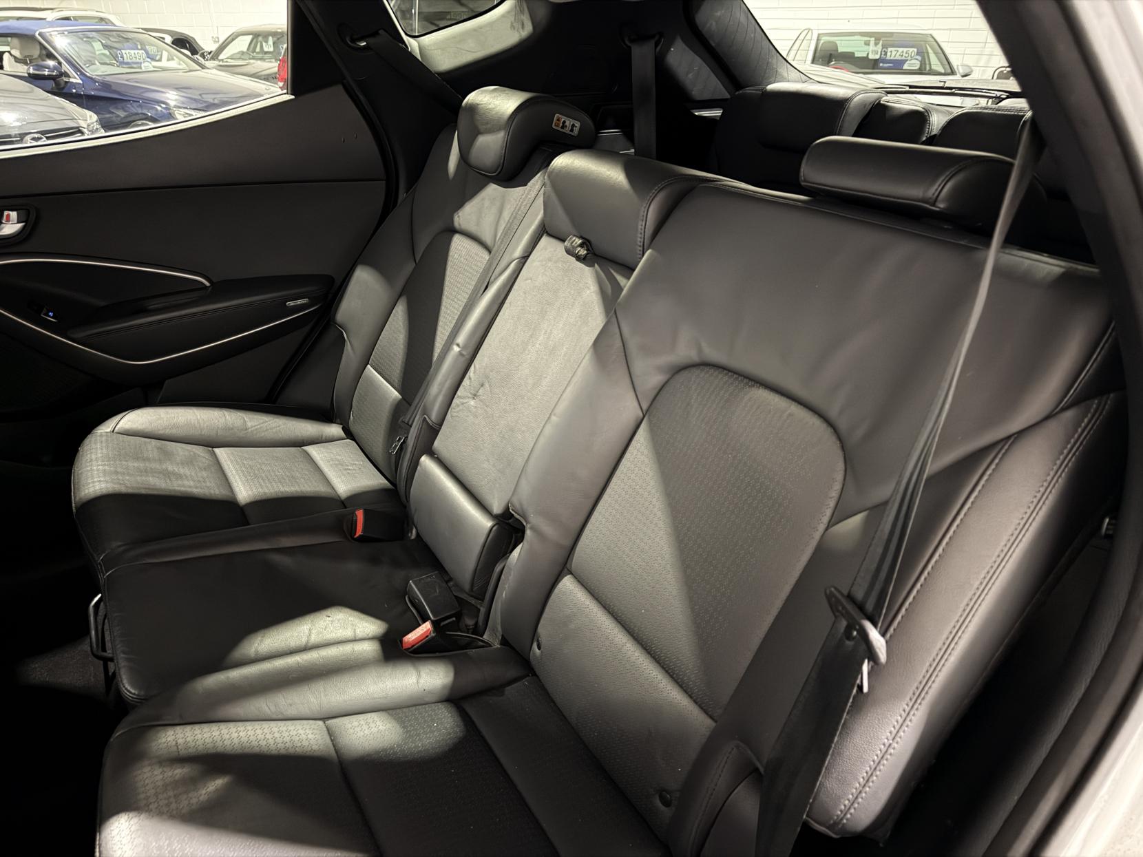 Hyundai Santa Fe 2.2 CRDi Premium SUV 5dr Diesel Auto 4WD Euro 5 (7 seat) (194 bhp)