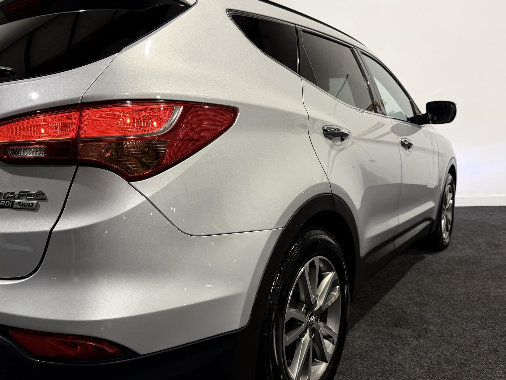 Hyundai Santa Fe 2.2 CRDi Premium SUV 5dr Diesel Auto 4WD Euro 5 (7 seat) (194 bhp)