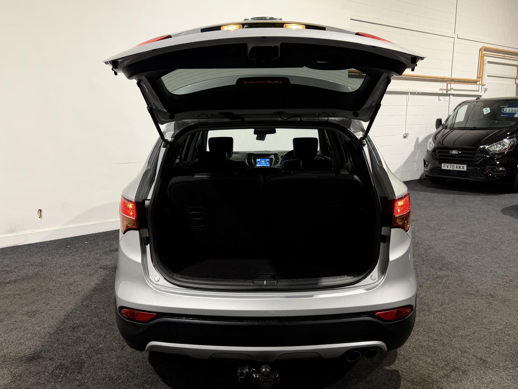 Hyundai Santa Fe 2.2 CRDi Premium SUV 5dr Diesel Auto 4WD Euro 5 (7 seat) (194 bhp)