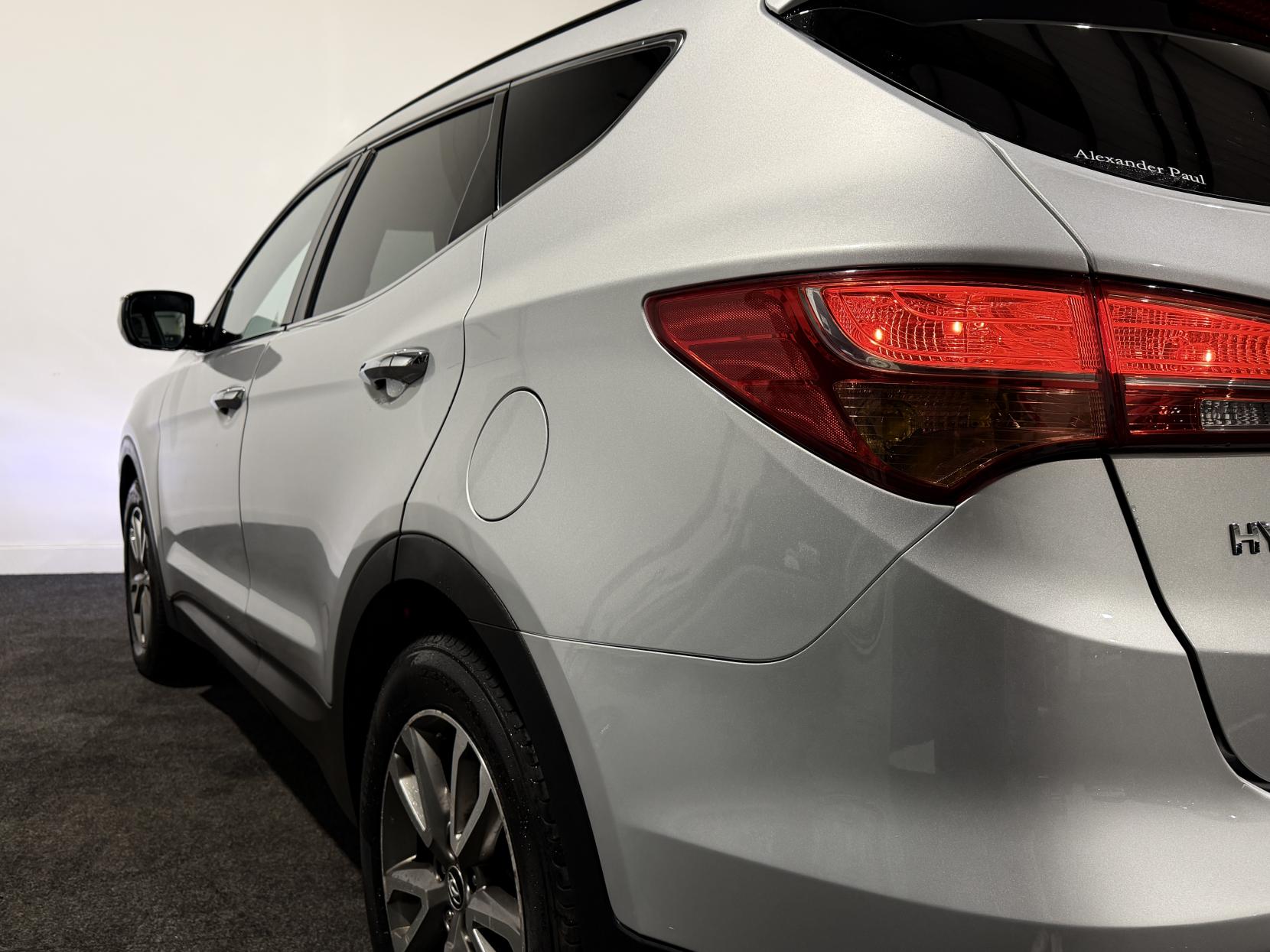 Hyundai Santa Fe 2.2 CRDi Premium SUV 5dr Diesel Auto 4WD Euro 5 (7 seat) (194 bhp)