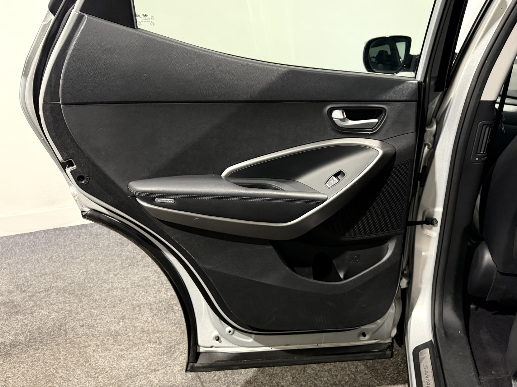 Hyundai Santa Fe 2.2 CRDi Premium SUV 5dr Diesel Auto 4WD Euro 5 (7 seat) (194 bhp)