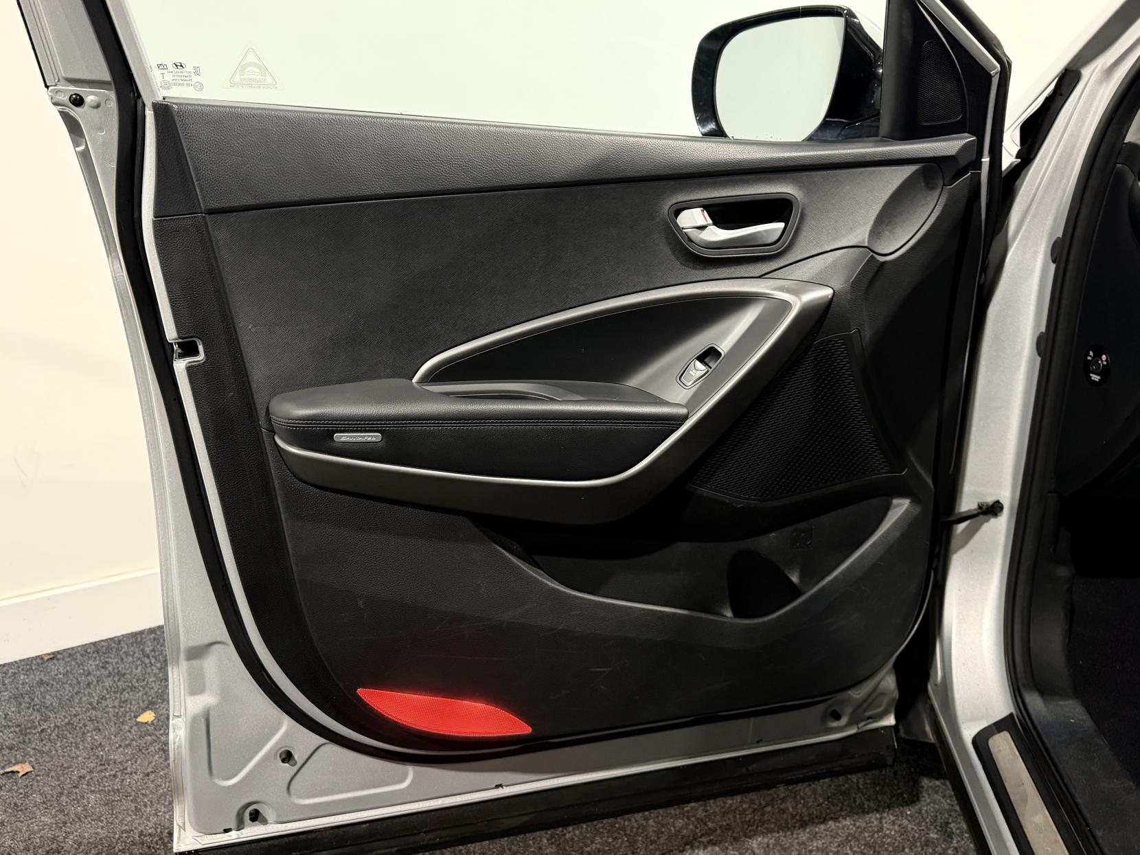 Hyundai Santa Fe 2.2 CRDi Premium SUV 5dr Diesel Auto 4WD Euro 5 (7 seat) (194 bhp)