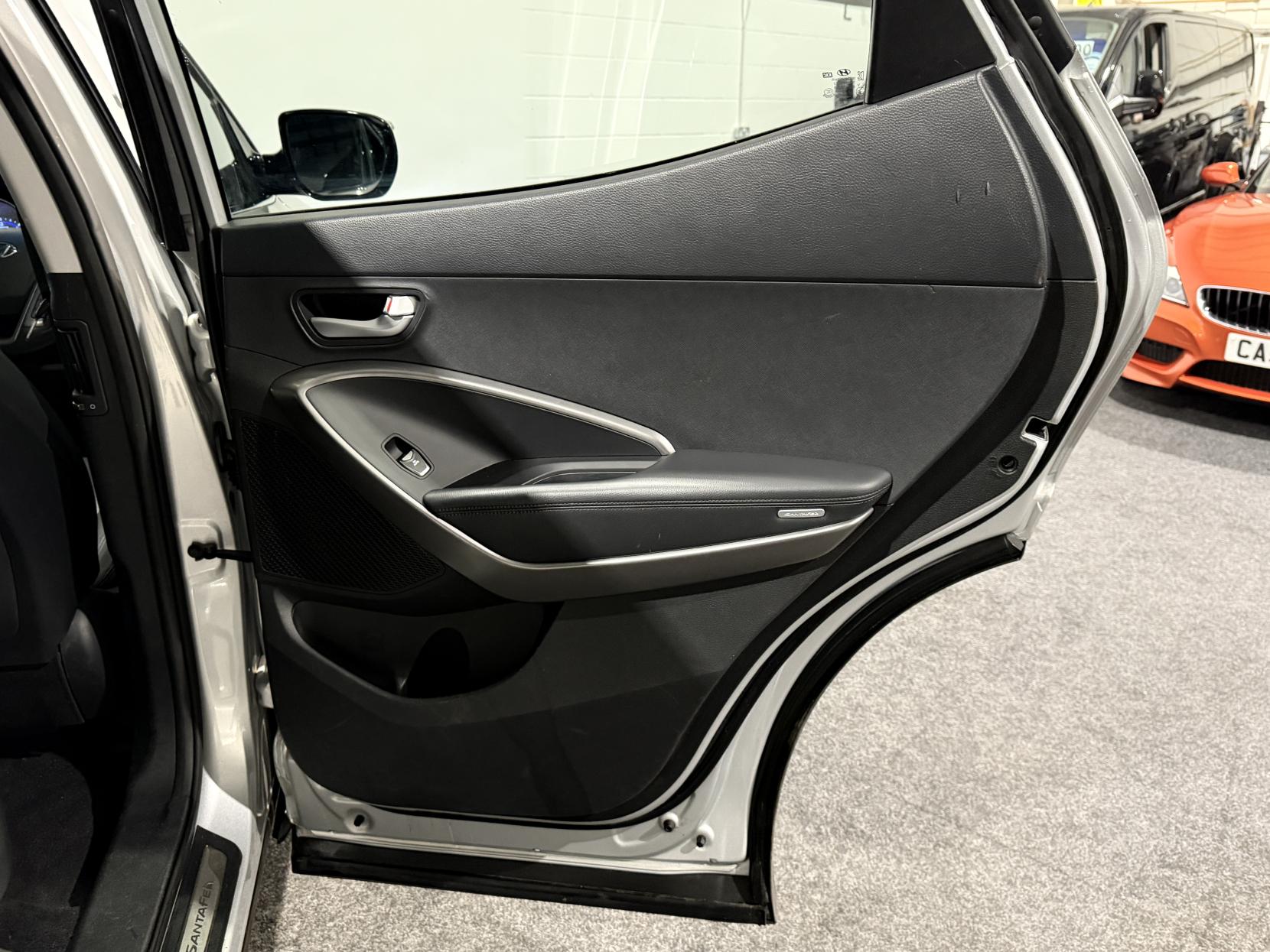 Hyundai Santa Fe 2.2 CRDi Premium SUV 5dr Diesel Auto 4WD Euro 5 (7 seat) (194 bhp)