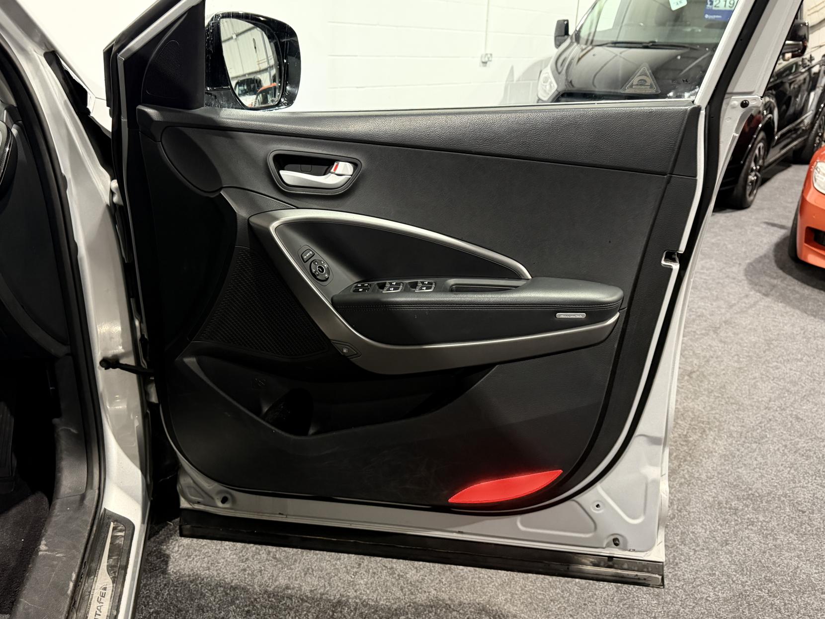 Hyundai Santa Fe 2.2 CRDi Premium SUV 5dr Diesel Auto 4WD Euro 5 (7 seat) (194 bhp)