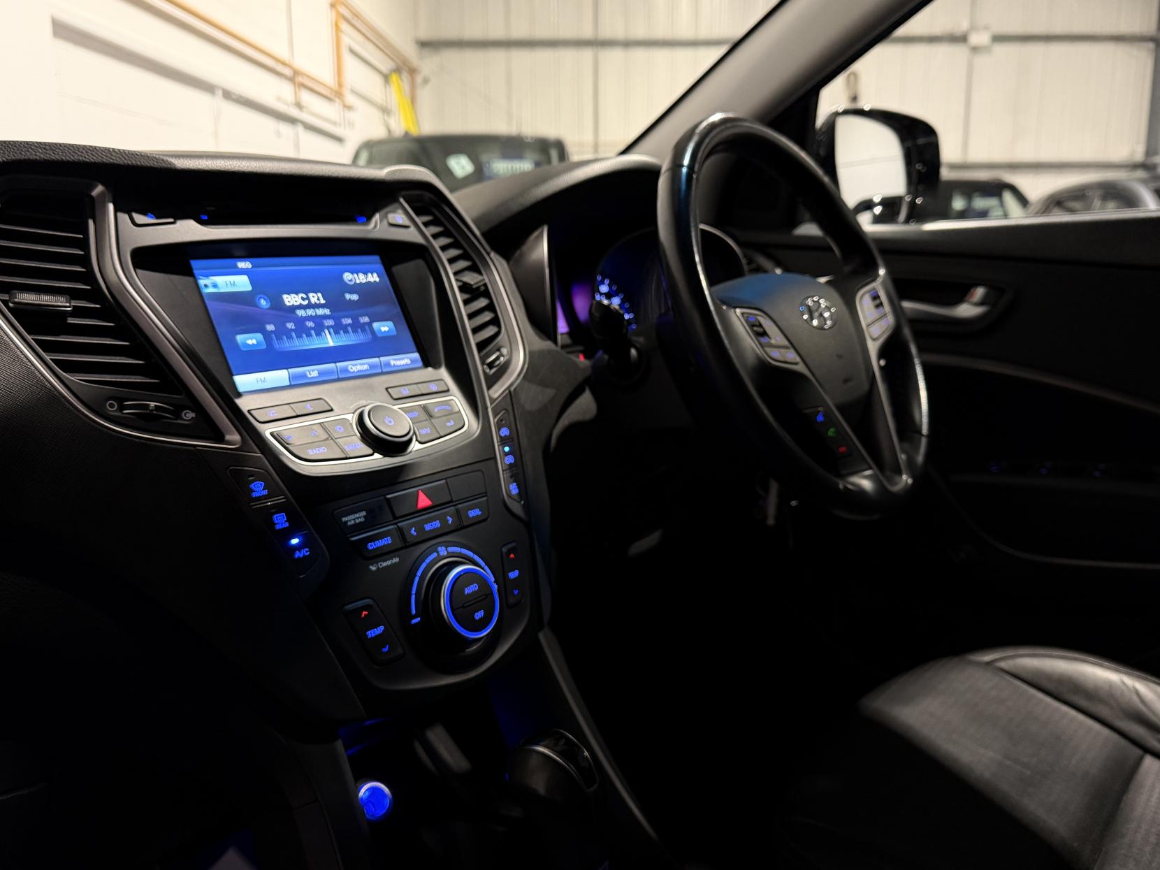 Hyundai Santa Fe 2.2 CRDi Premium SUV 5dr Diesel Auto 4WD Euro 5 (7 seat) (194 bhp)