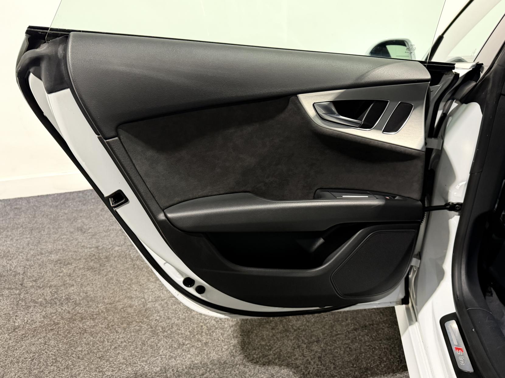 Audi A7 3.0 TDI V6 ultra S line Sportback 5dr Diesel S Tronic Euro 6 (s/s) (218 ps)