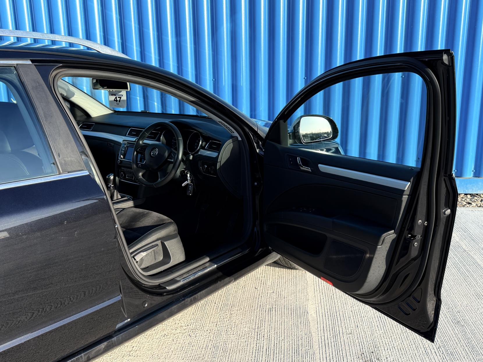 Skoda Superb 2.0 TDI SE Estate 5dr Diesel Manual Euro 5 (s/s) (170 ps)