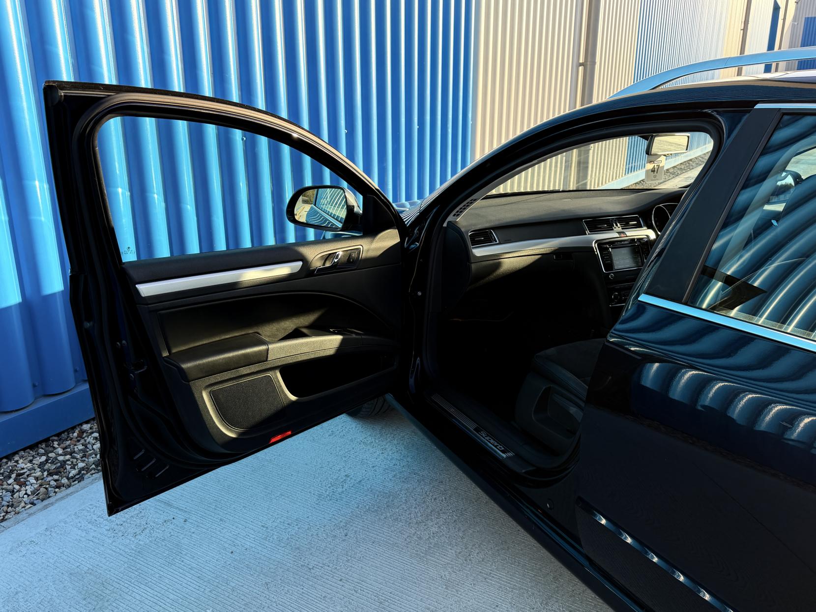 Skoda Superb 2.0 TDI SE Estate 5dr Diesel Manual Euro 5 (s/s) (170 ps)