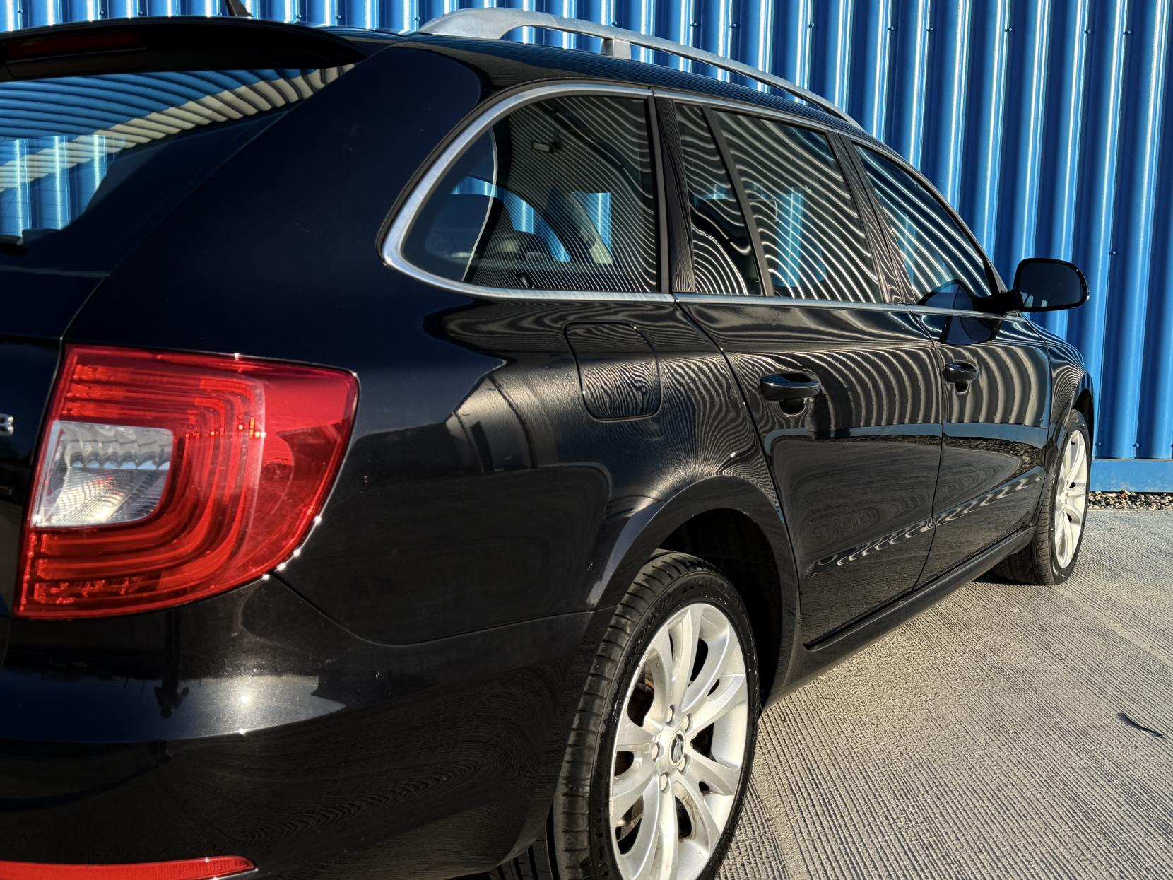 Skoda Superb 2.0 TDI SE Estate 5dr Diesel Manual Euro 5 (s/s) (170 ps)