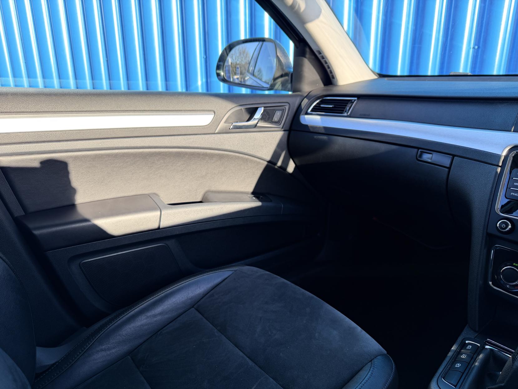 Skoda Superb 2.0 TDI SE Estate 5dr Diesel Manual Euro 5 (s/s) (170 ps)