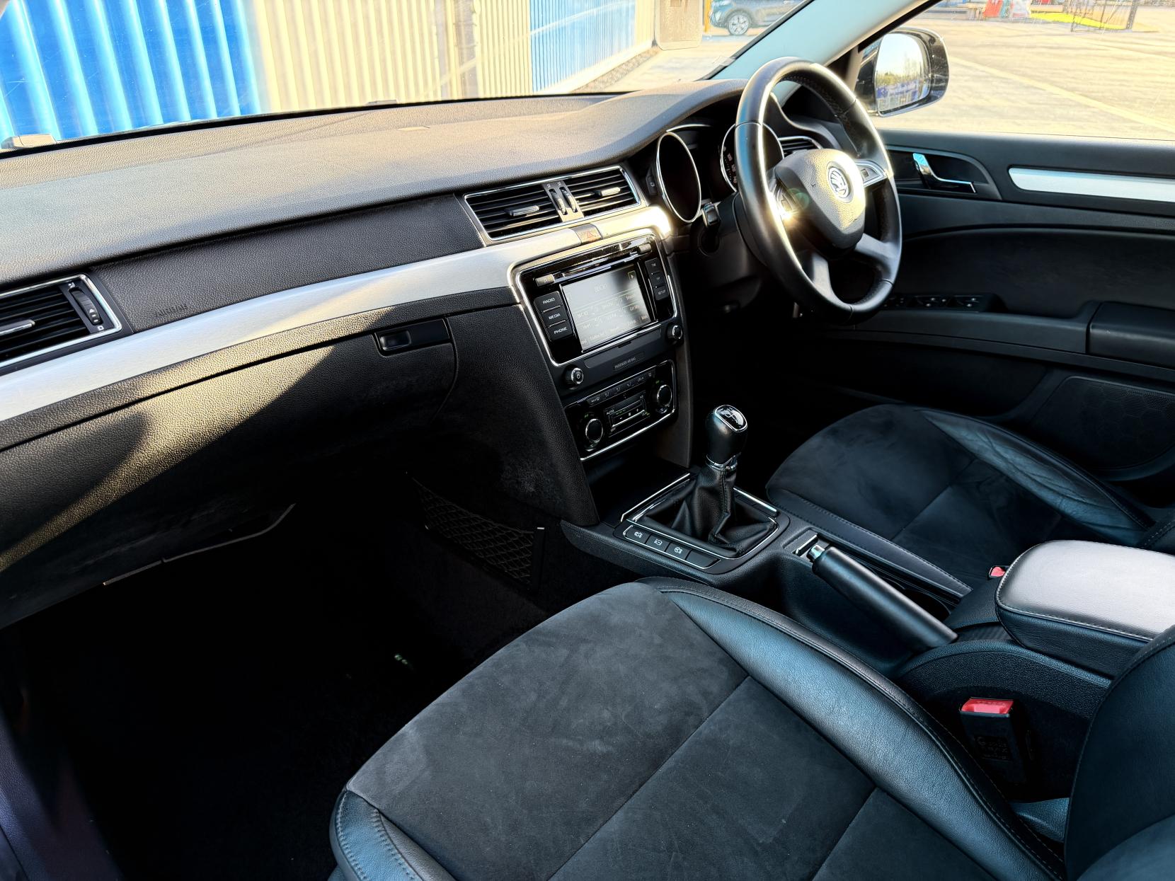 Skoda Superb 2.0 TDI SE Estate 5dr Diesel Manual Euro 5 (s/s) (170 ps)