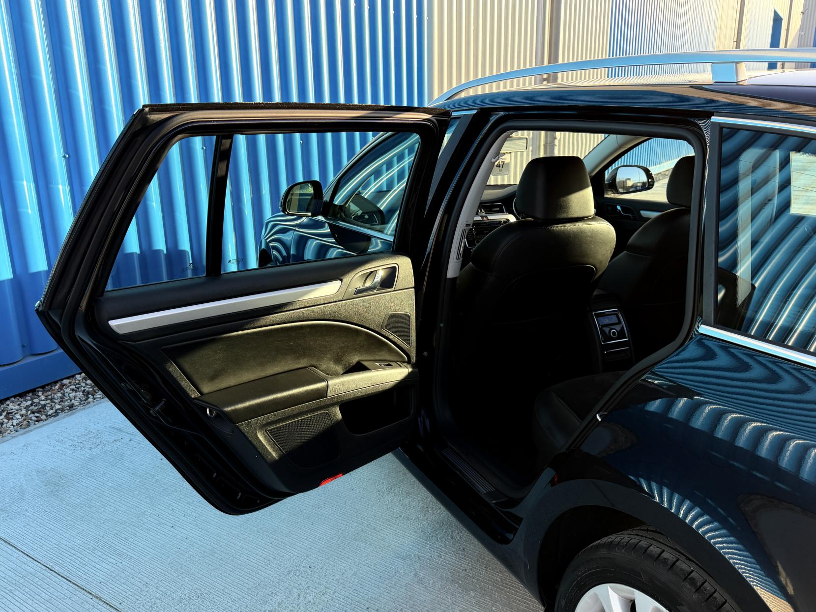 Skoda Superb 2.0 TDI SE Estate 5dr Diesel Manual Euro 5 (s/s) (170 ps)