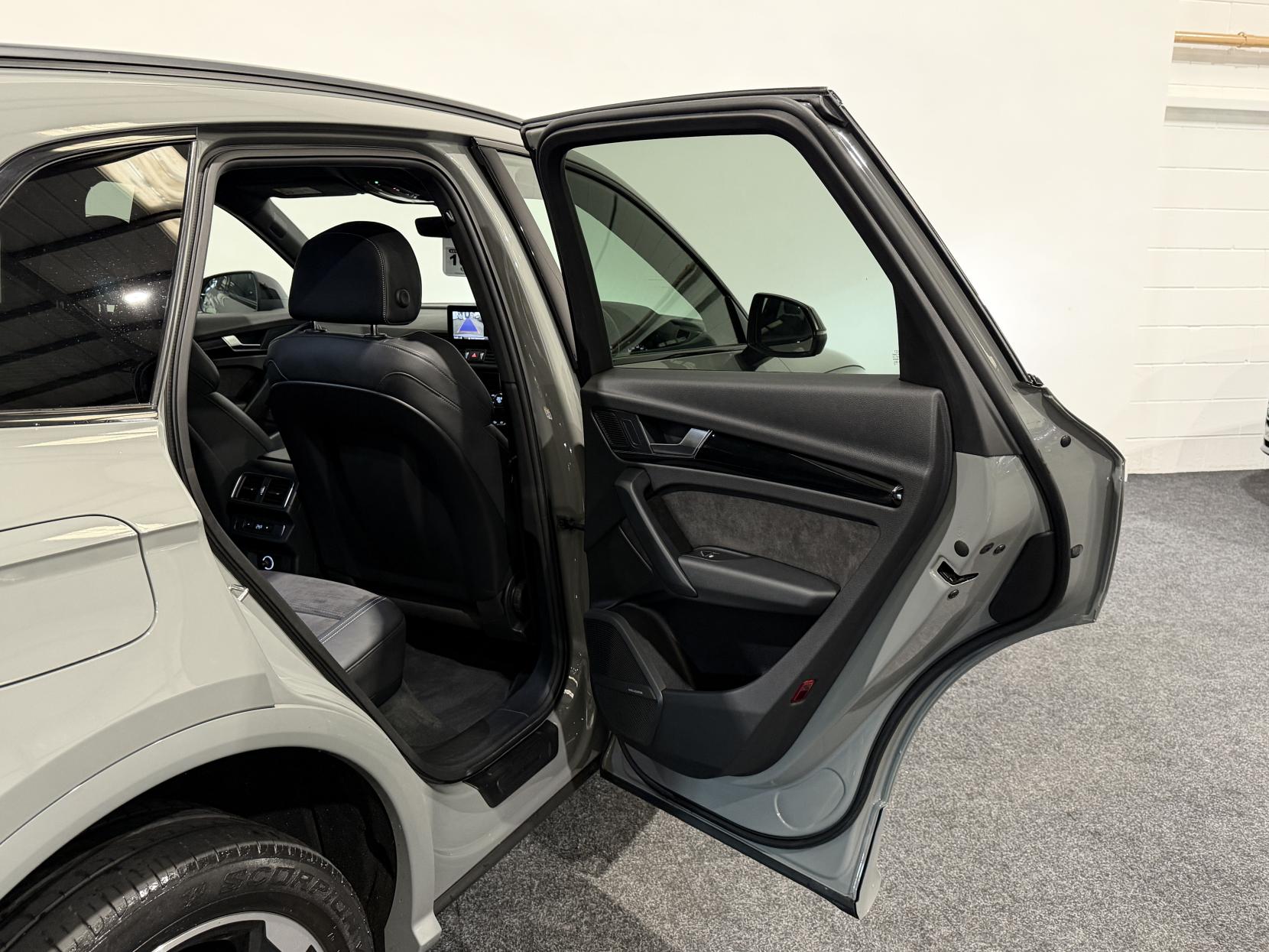 Audi Q5 2.0 TDI 40 Black Edition SUV 5dr Diesel S Tronic quattro Euro 6 (s/s) (190 ps)