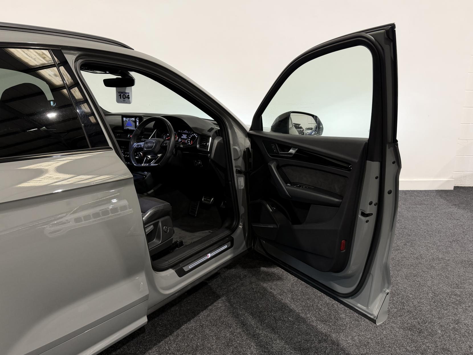 Audi Q5 2.0 TDI 40 Black Edition SUV 5dr Diesel S Tronic quattro Euro 6 (s/s) (190 ps)