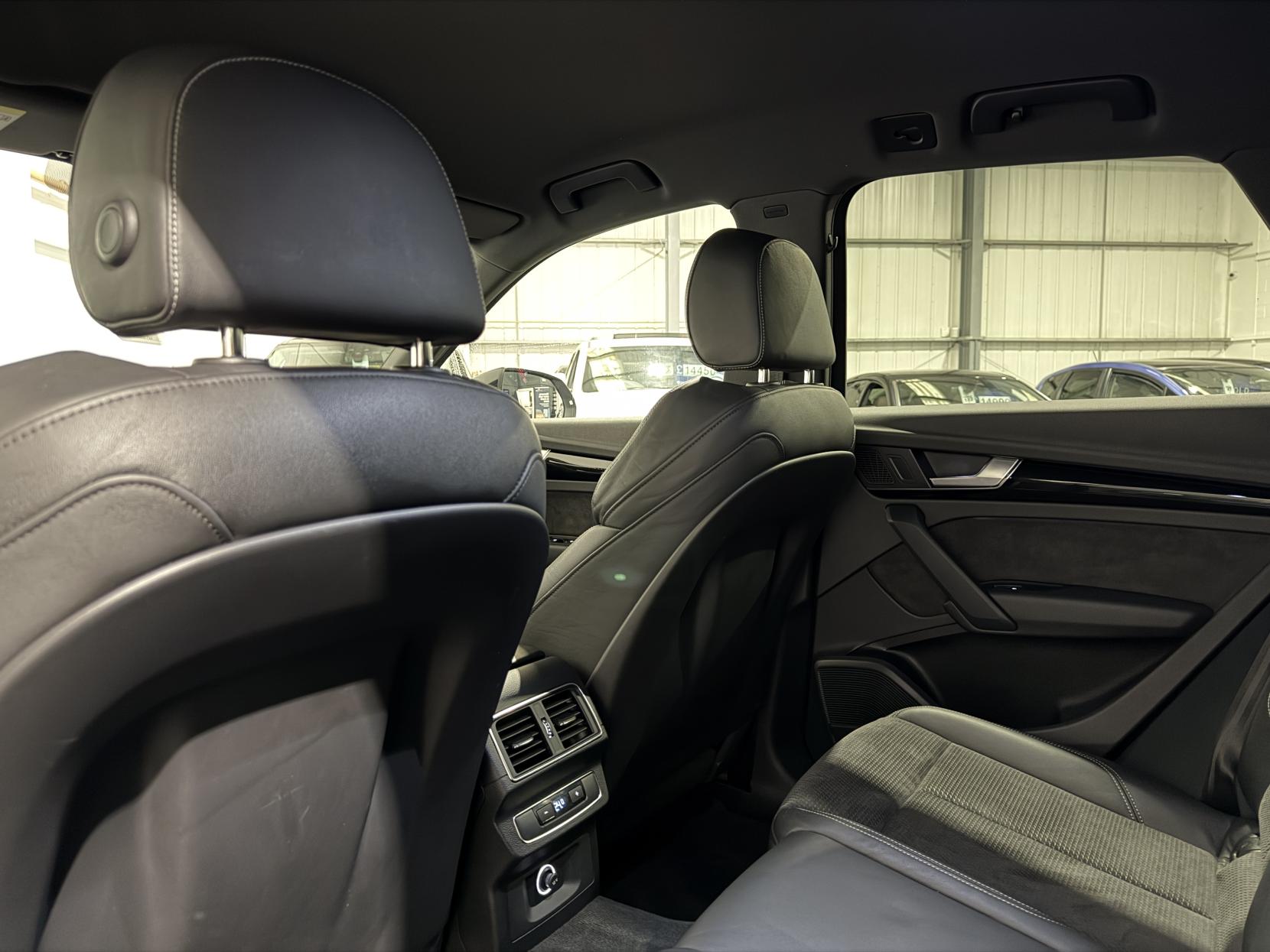 Audi Q5 2.0 TDI 40 Black Edition SUV 5dr Diesel S Tronic quattro Euro 6 (s/s) (190 ps)