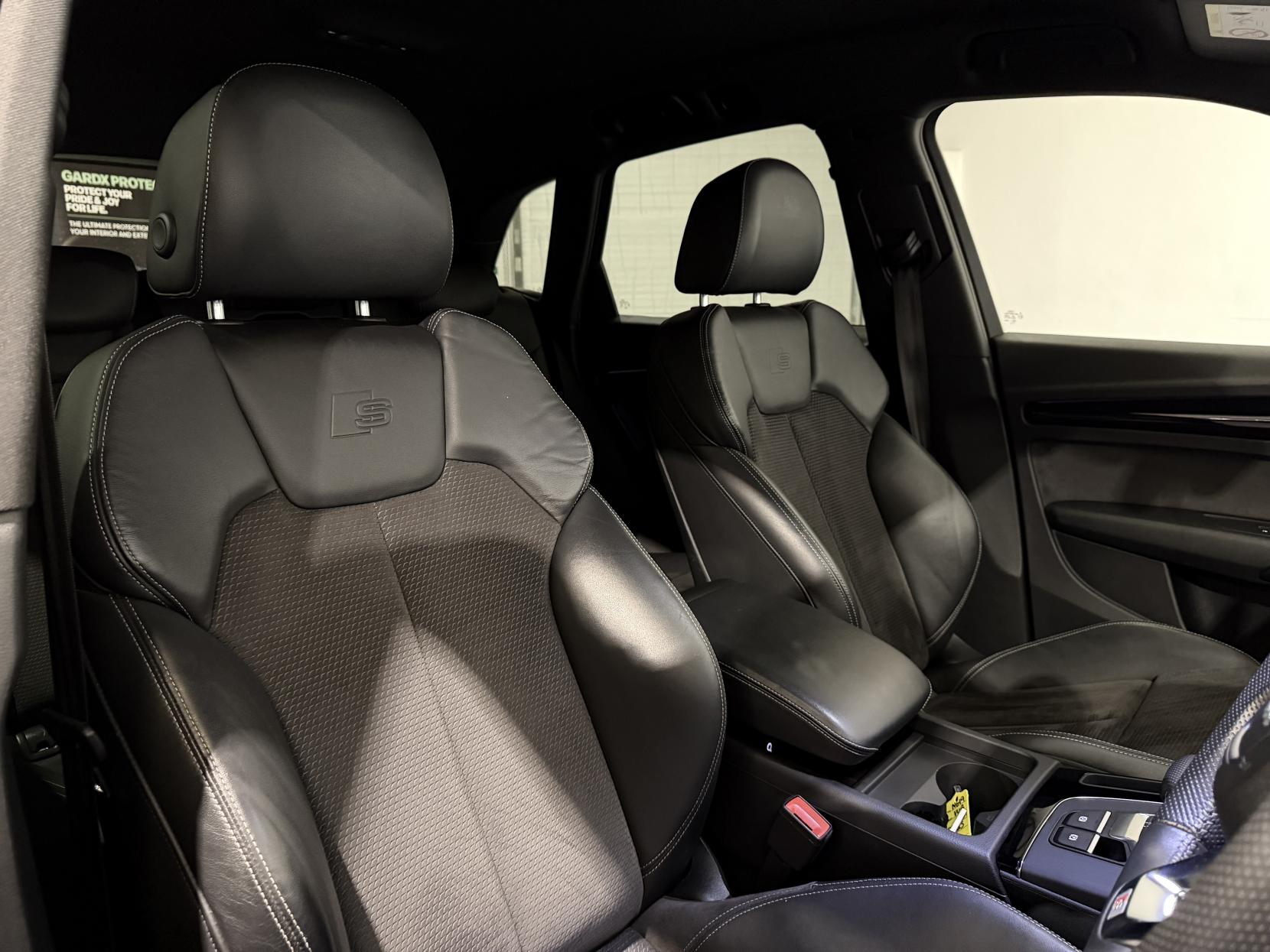 Audi Q5 2.0 TDI 40 Black Edition SUV 5dr Diesel S Tronic quattro Euro 6 (s/s) (190 ps)