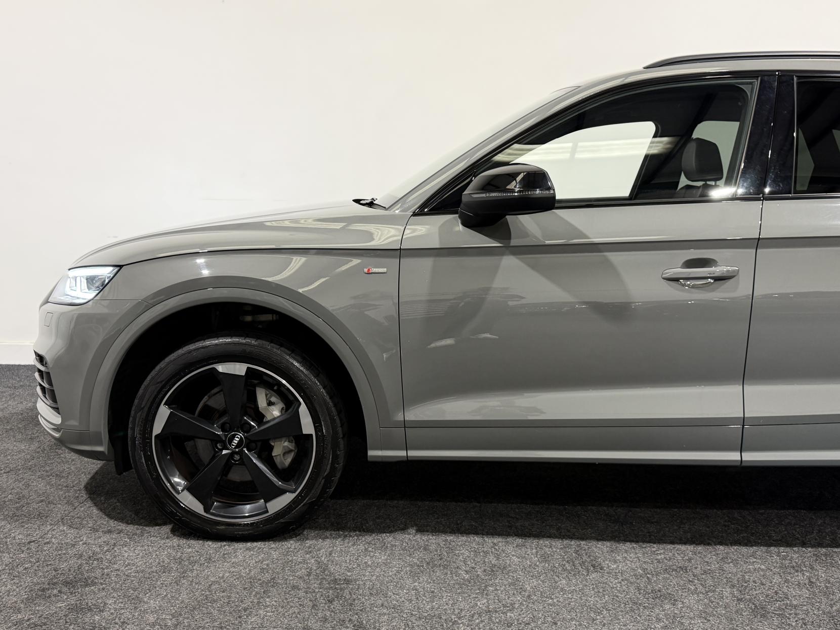 Audi Q5 2.0 TDI 40 Black Edition SUV 5dr Diesel S Tronic quattro Euro 6 (s/s) (190 ps)