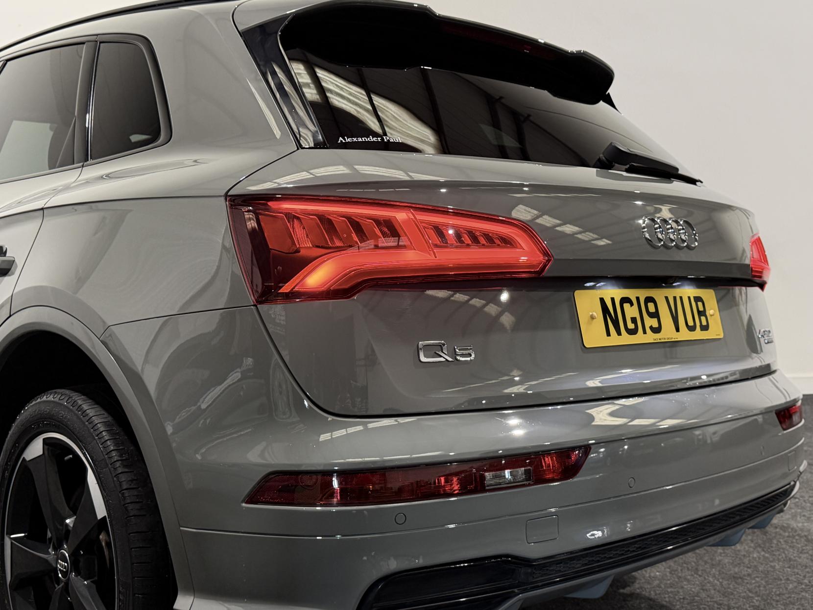 Audi Q5 2.0 TDI 40 Black Edition SUV 5dr Diesel S Tronic quattro Euro 6 (s/s) (190 ps)