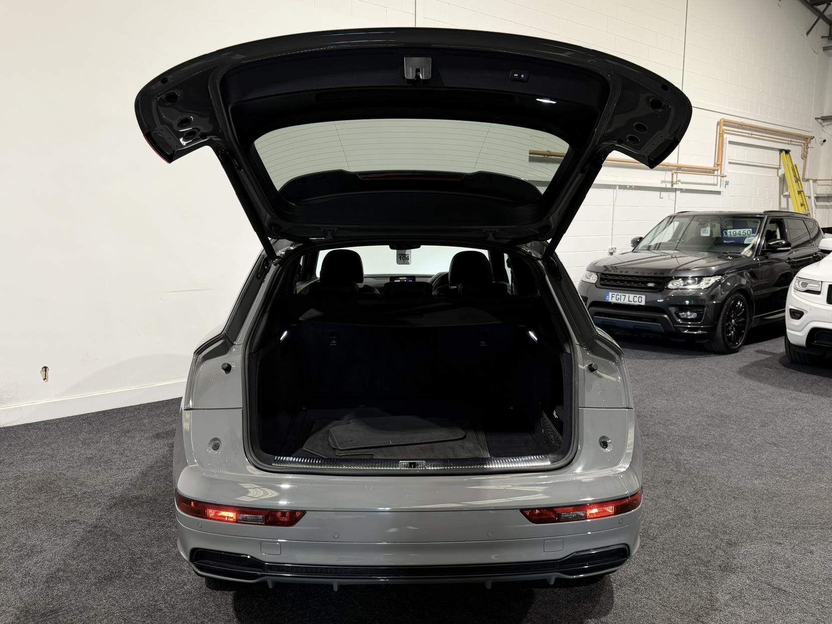 Audi Q5 2.0 TDI 40 Black Edition SUV 5dr Diesel S Tronic quattro Euro 6 (s/s) (190 ps)
