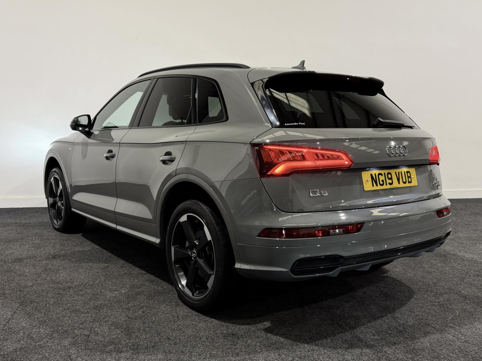Audi Q5 2.0 TDI 40 Black Edition SUV 5dr Diesel S Tronic quattro Euro 6 (s/s) (190 ps)