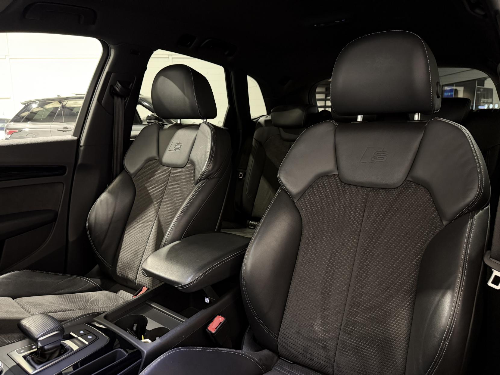Audi Q5 2.0 TDI 40 Black Edition SUV 5dr Diesel S Tronic quattro Euro 6 (s/s) (190 ps)