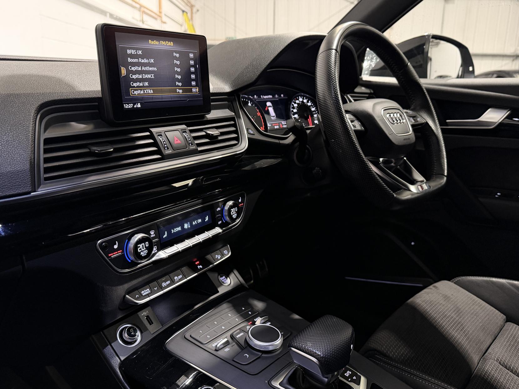 Audi Q5 2.0 TDI 40 Black Edition SUV 5dr Diesel S Tronic quattro Euro 6 (s/s) (190 ps)