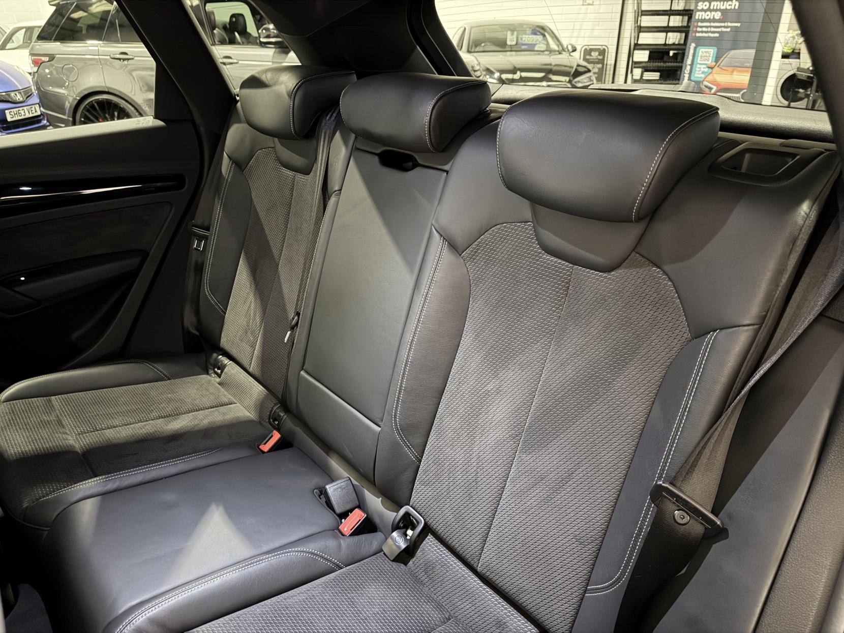 Audi Q5 2.0 TDI 40 Black Edition SUV 5dr Diesel S Tronic quattro Euro 6 (s/s) (190 ps)