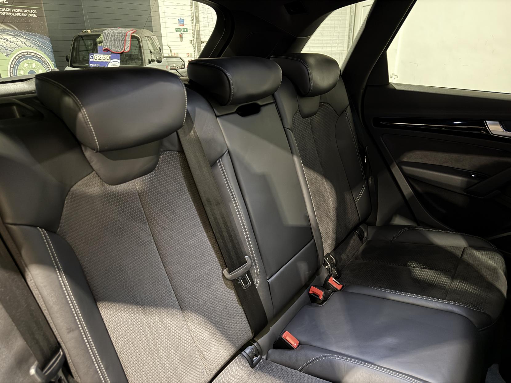 Audi Q5 2.0 TDI 40 Black Edition SUV 5dr Diesel S Tronic quattro Euro 6 (s/s) (190 ps)