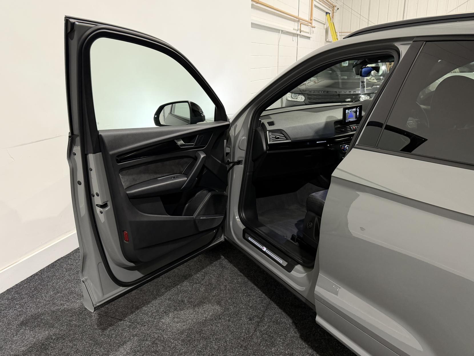 Audi Q5 2.0 TDI 40 Black Edition SUV 5dr Diesel S Tronic quattro Euro 6 (s/s) (190 ps)