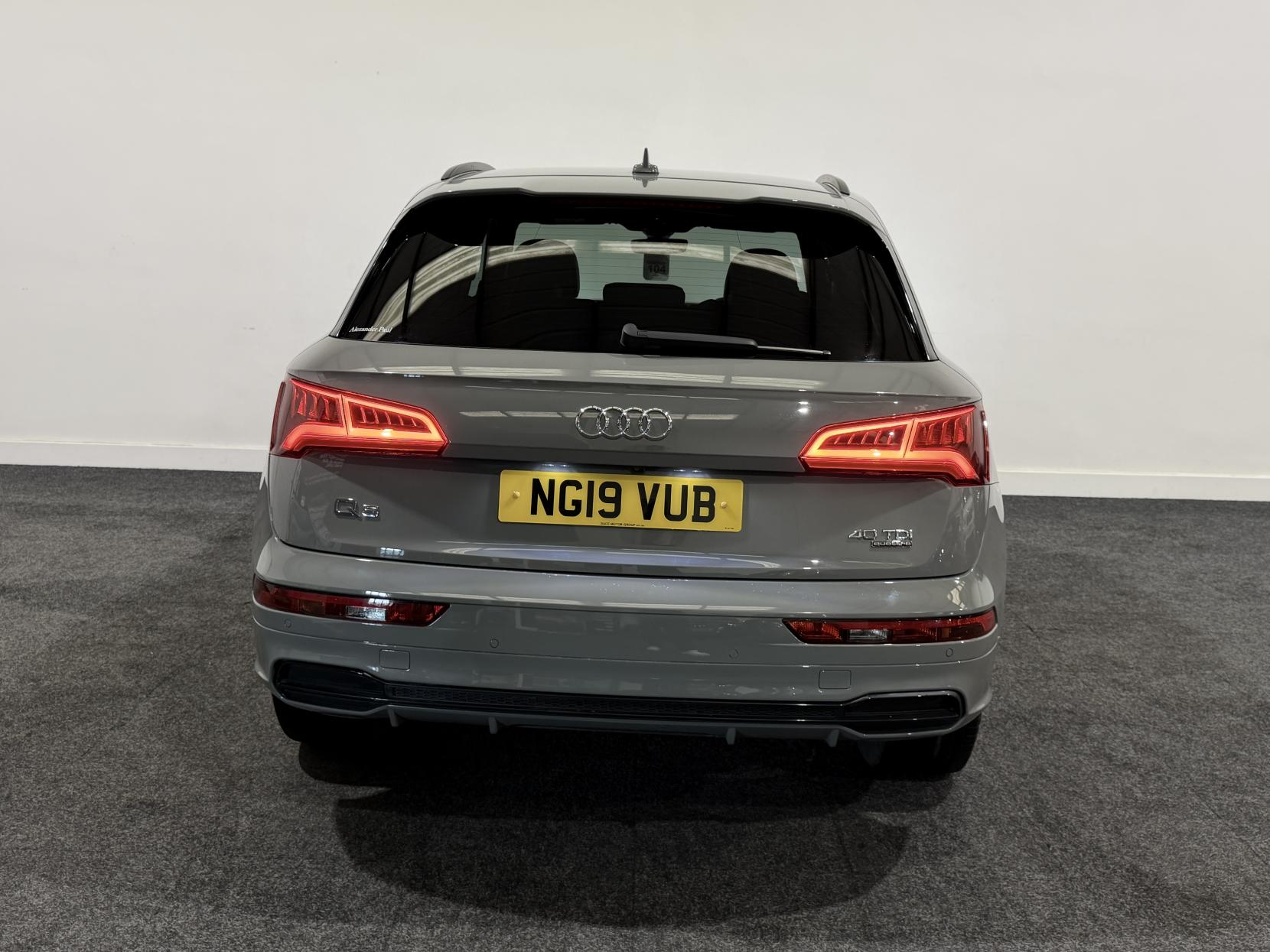 Audi Q5 2.0 TDI 40 Black Edition SUV 5dr Diesel S Tronic quattro Euro 6 (s/s) (190 ps)
