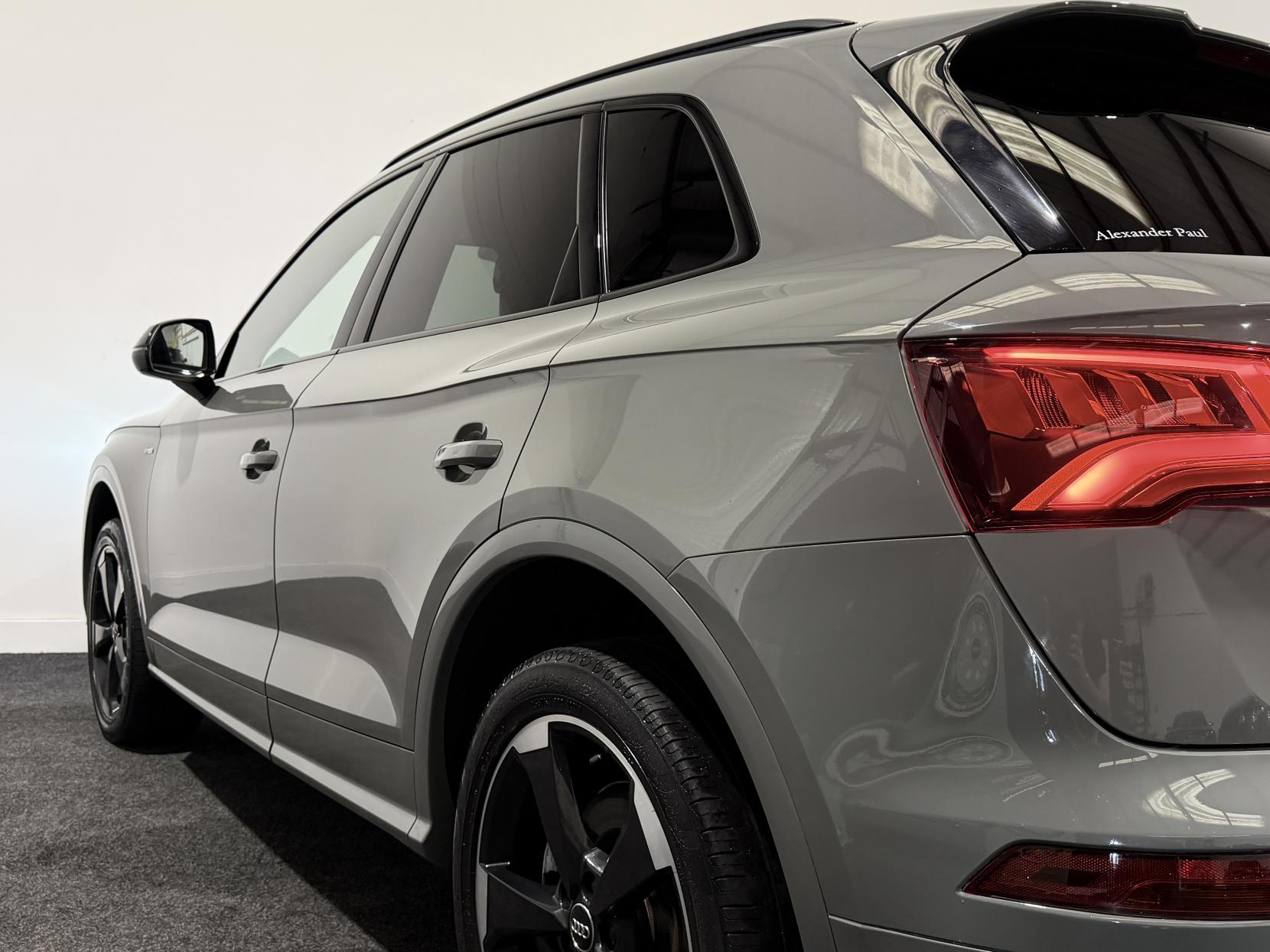 Audi Q5 2.0 TDI 40 Black Edition SUV 5dr Diesel S Tronic quattro Euro 6 (s/s) (190 ps)