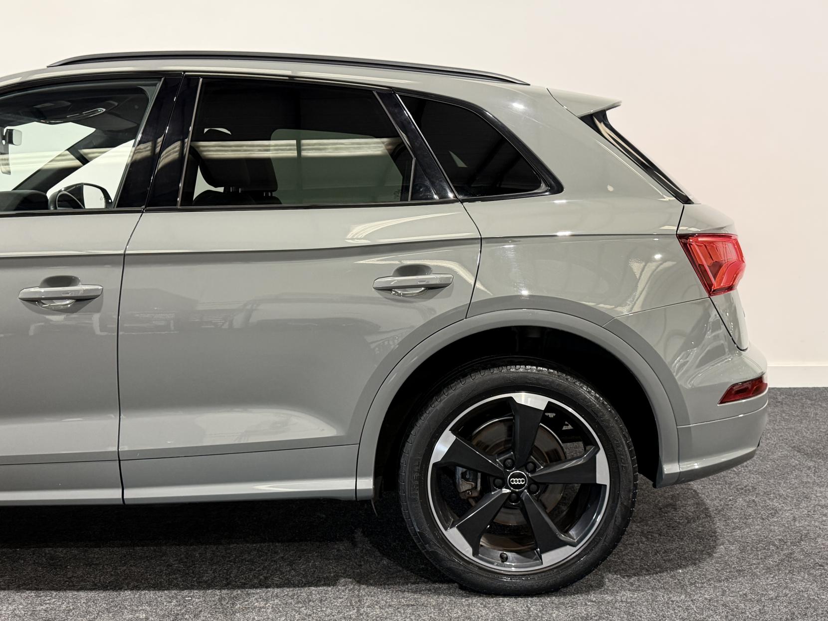 Audi Q5 2.0 TDI 40 Black Edition SUV 5dr Diesel S Tronic quattro Euro 6 (s/s) (190 ps)