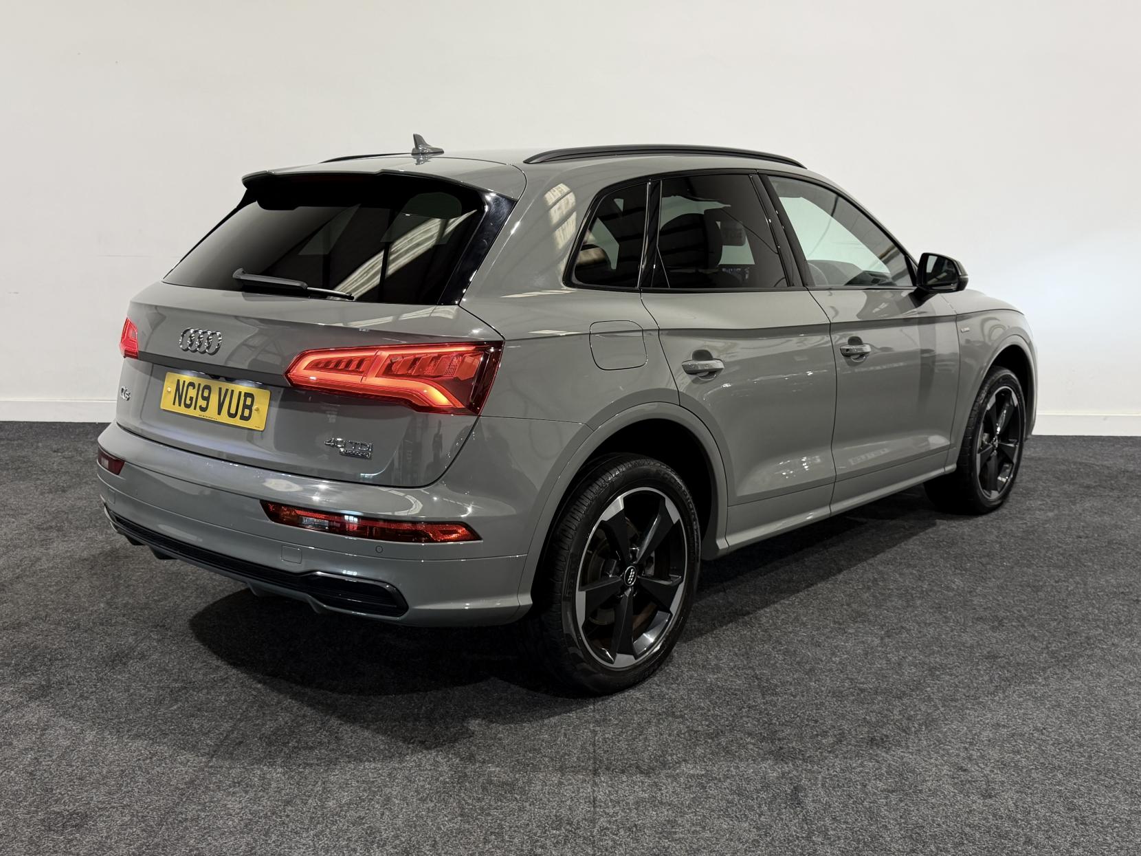 Audi Q5 2.0 TDI 40 Black Edition SUV 5dr Diesel S Tronic quattro Euro 6 (s/s) (190 ps)