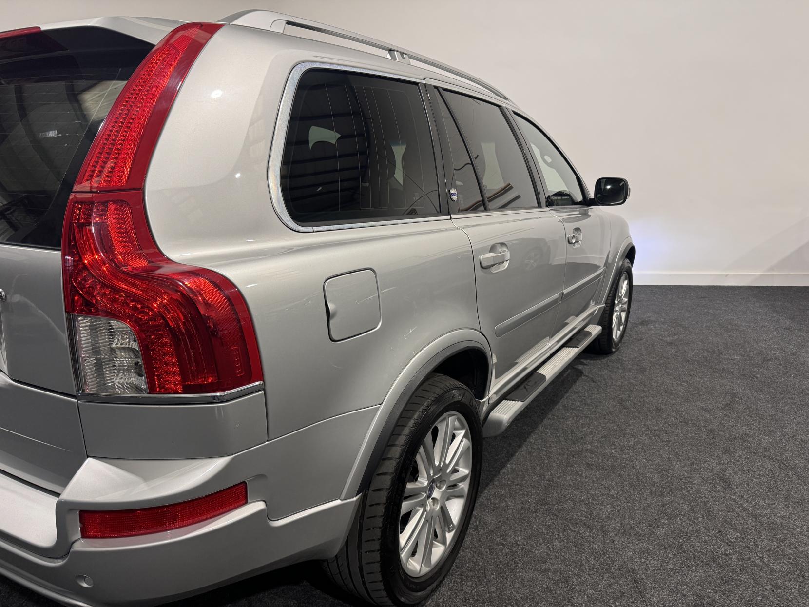 Volvo XC90 2.4 D5 Executive SUV 5dr Diesel Geartronic 4WD Euro 5 (200 ps)