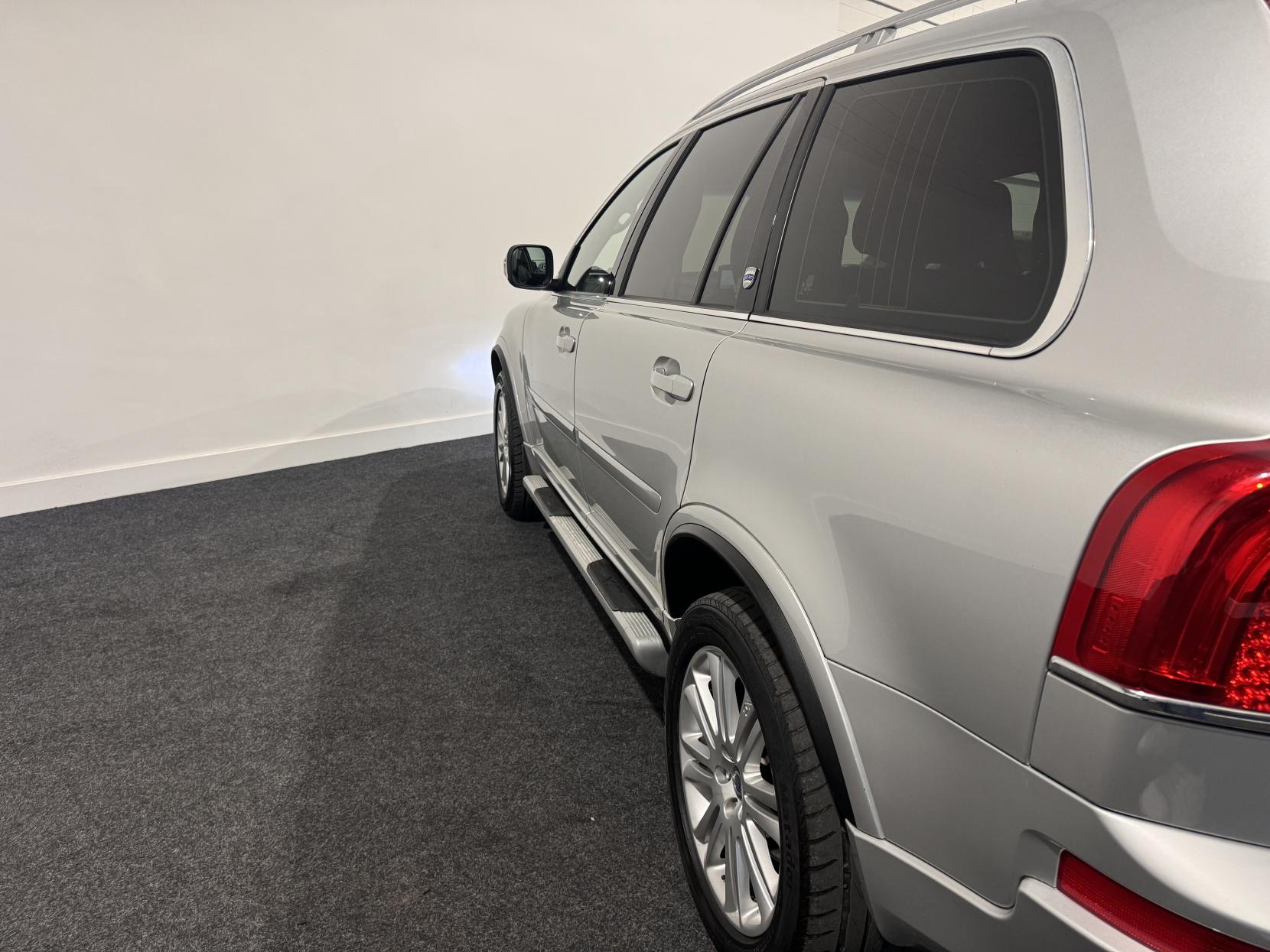 Volvo XC90 2.4 D5 Executive SUV 5dr Diesel Geartronic 4WD Euro 5 (200 ps)