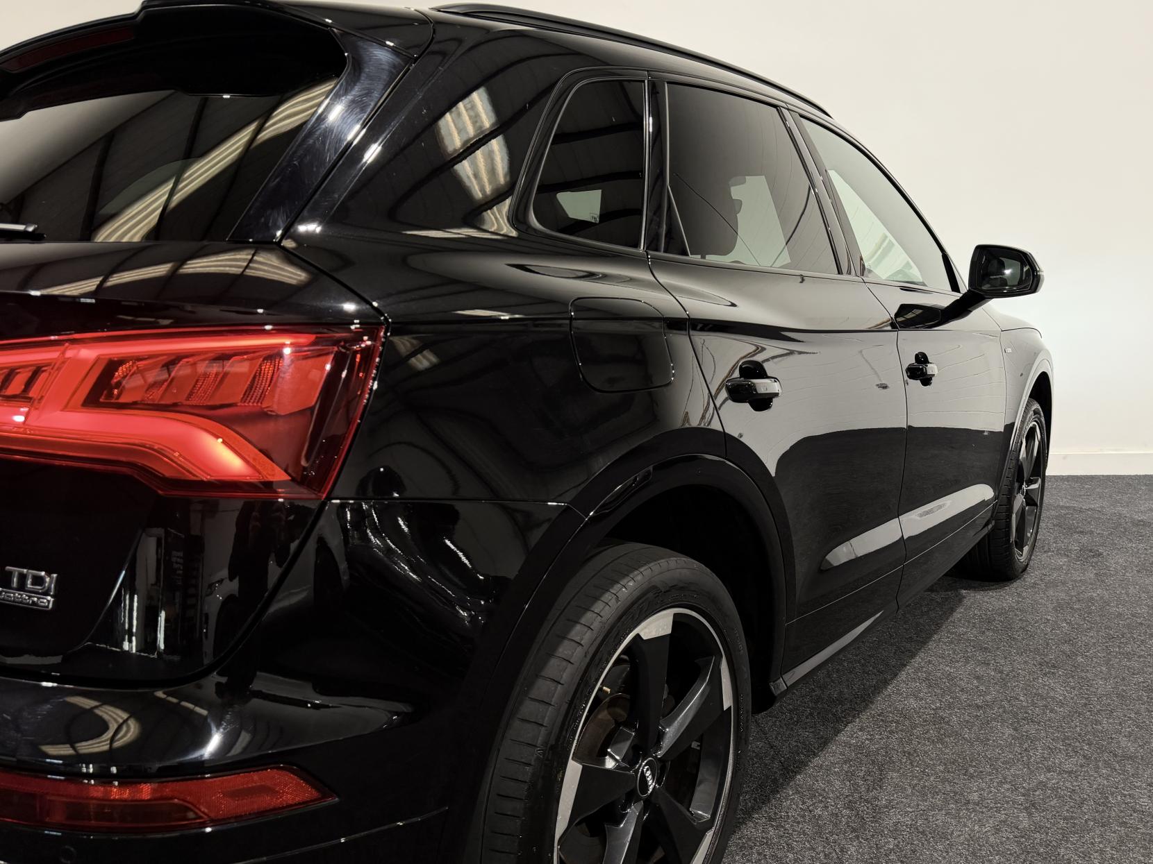 Audi Q5 2.0 TDI 40 Black Edition SUV 5dr Diesel S Tronic quattro Euro 6 (s/s) (190 ps)