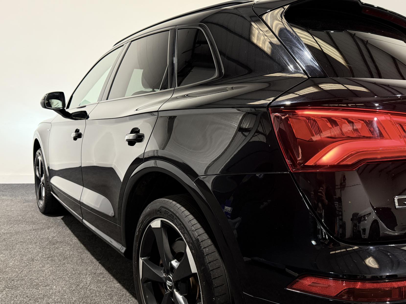 Audi Q5 2.0 TDI 40 Black Edition SUV 5dr Diesel S Tronic quattro Euro 6 (s/s) (190 ps)